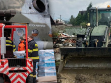 From the ground and from the air, the Army helps with evacuation and flood relief. Deployment of up to 2,000 soldiers is valid until the end of October