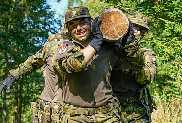 Voluntary military exercise students overcome their limits and face new challenges